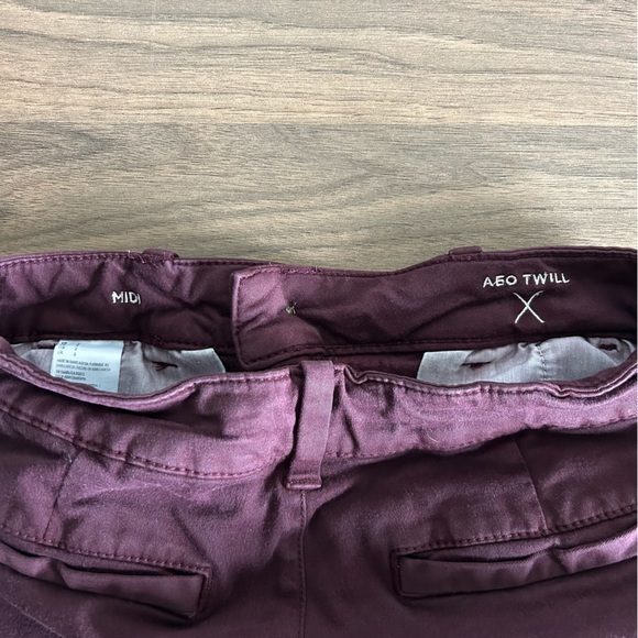 American Eagle Women’s Midi AEO Twill Super Stretch Maroon Shorts Size 2 - Picture 9 of 13